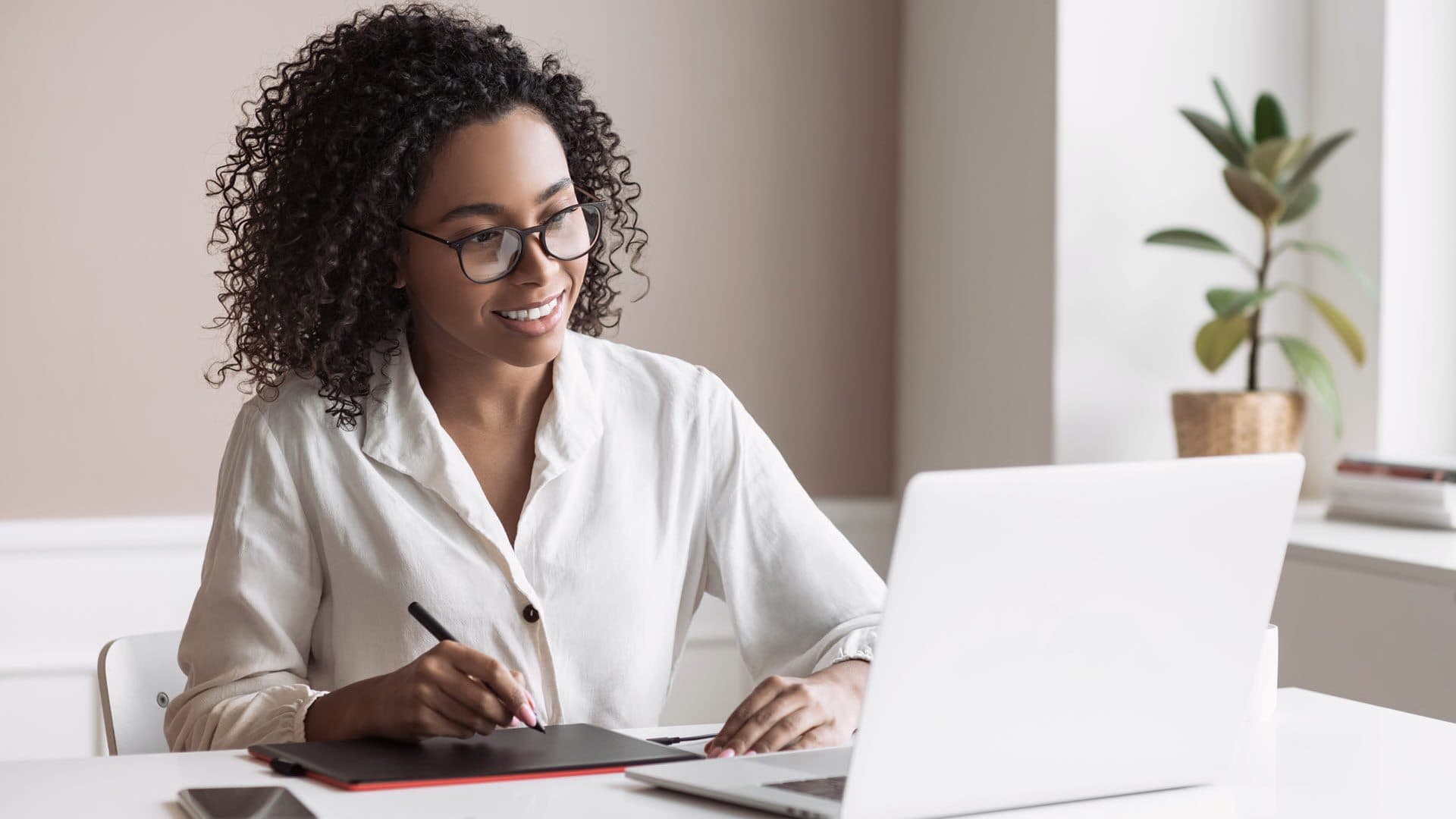 woman_computer_AdobeStock_391195364-e1607471679523.jpeg