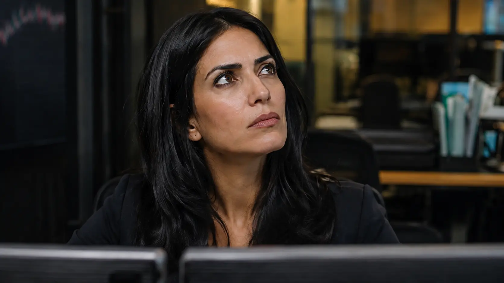 woman_looking_up.png